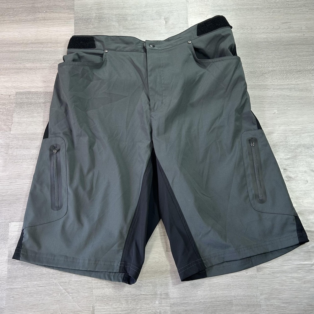 Zoic Ether Cycling Cargo Shorts Mens XL Gray Adjustable Waist MTB‎ Zip Pockets